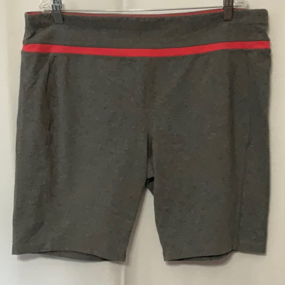 Simply Emma Size 3X Gray Women’s Short